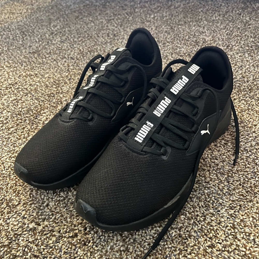 Brand new Puma tennis shoes!